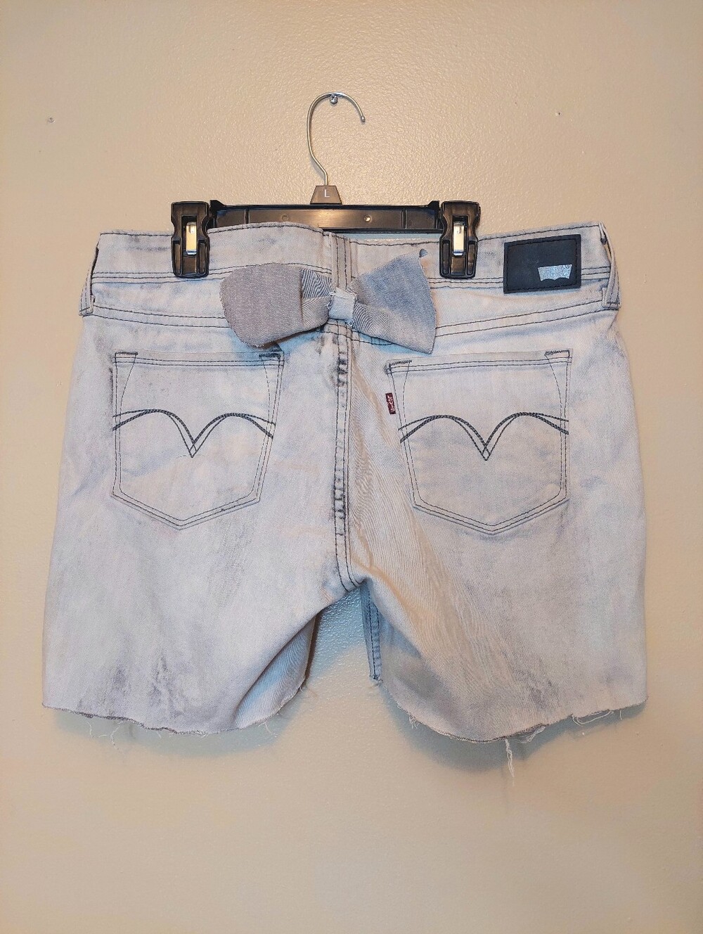 Levi's Low Rise Skinny Cut Off Jean Shorts Size 31 Acid Wash Distressed